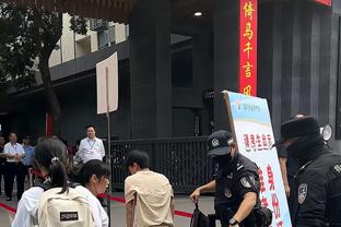 新版流感之战！哈利伯顿本场上脚科6德罗赞个人版战靴